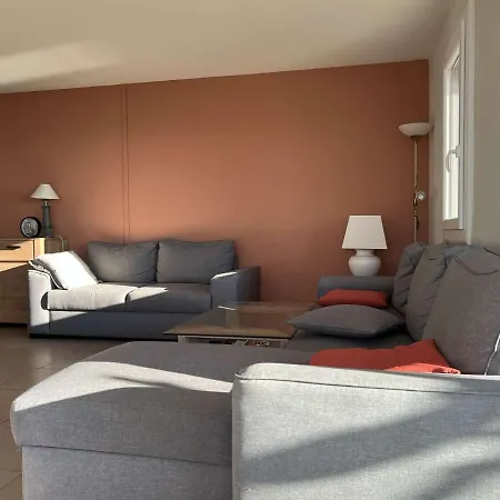 Superbe T3, Clim, Parking, Proche Et Commerces - Fr-1-702-1 *