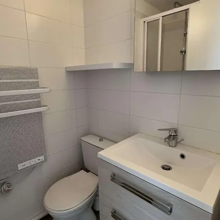 Superbe T3, Clim, Parking, Proche Et Commerces - Fr-1-702-1 Lejlighed